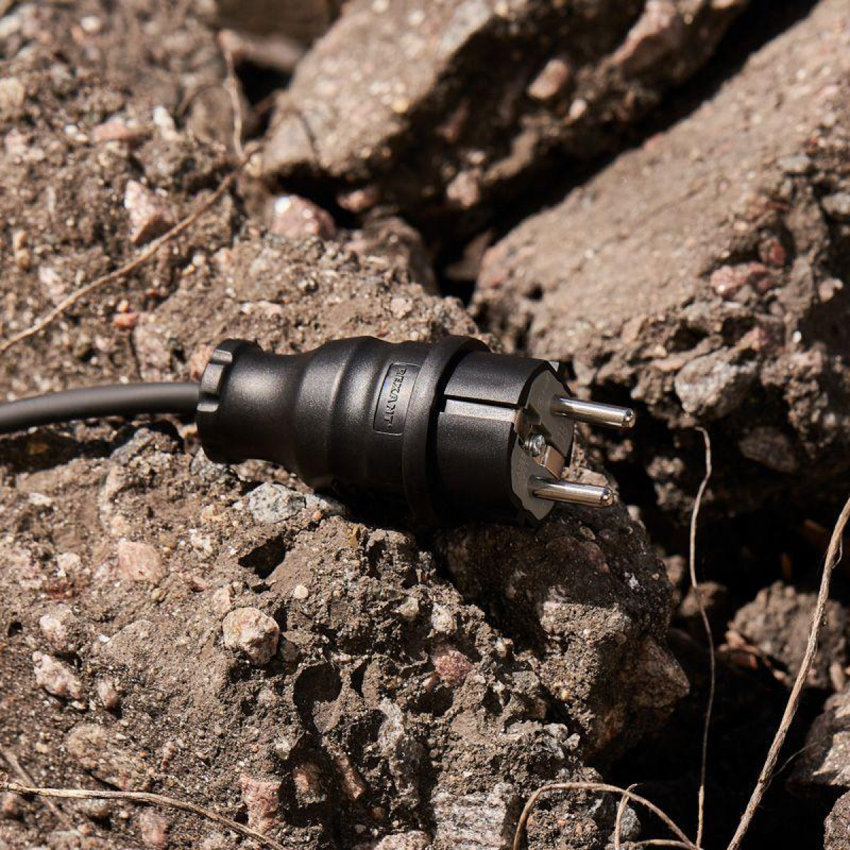 Изображение товара Вилка Rexant влагозащищенная с заземлением 16А IP44 каучук