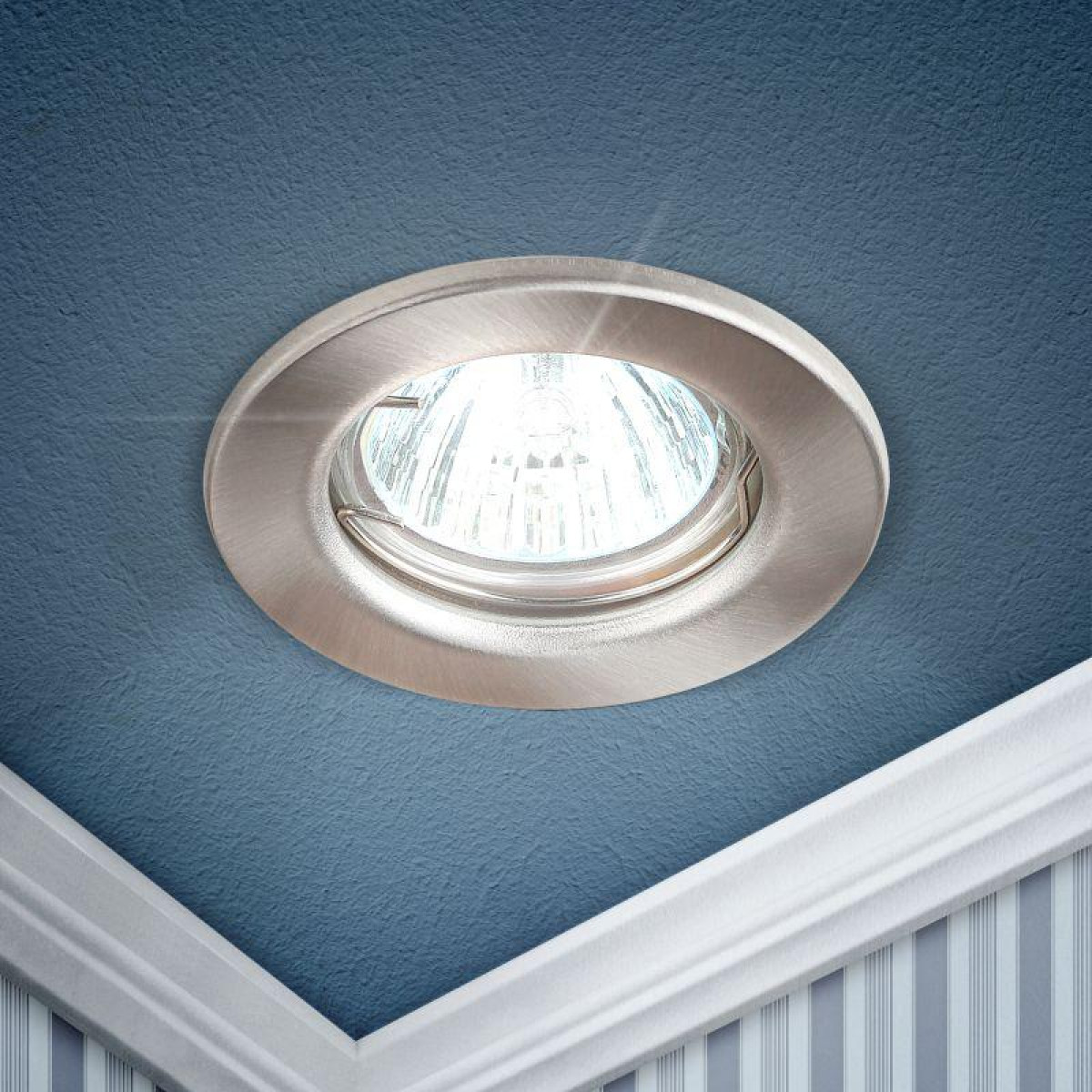 Изображение товара Прожектор точечный ЭРА ST1 SN 50Вт MR16 12В с никелевым корпусом