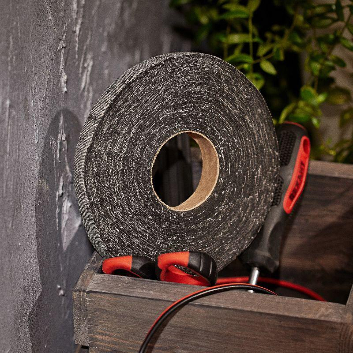 Изображение товара Изолента хлопчатобумажная Rexant ХБ 15мм 30м черная для электромонтажа