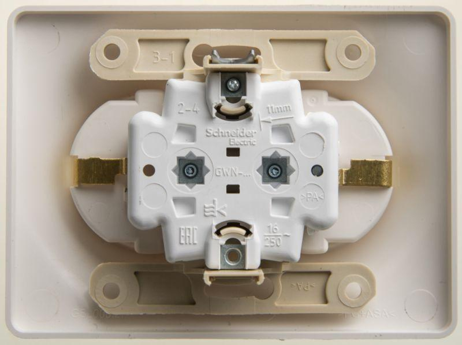 Изображение товара Розетка Systeme Electric Glossa 16А IP20 с заземлением в сборе перламутр