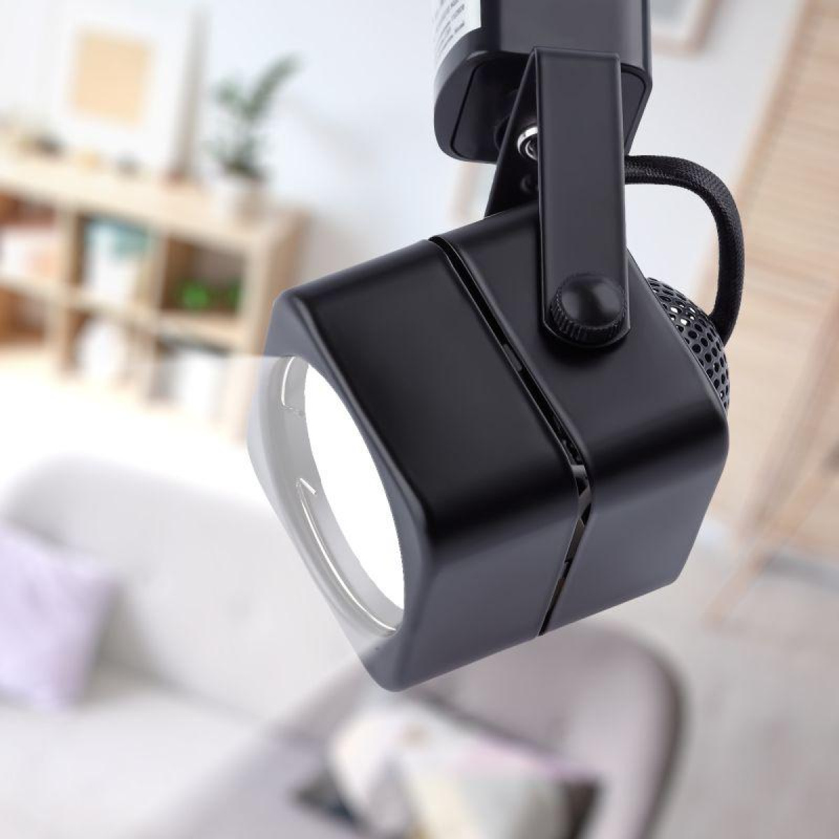 Изображение товара Точечный светильник TR10-GU10 MR16 BK ЭРА черный для трековых систем