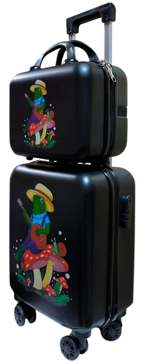 Изображение товара Дорожный комплект Lats чемодан четырехколесный с принтом, размер S+ и сумка ручная кладь, Лягушки, черный