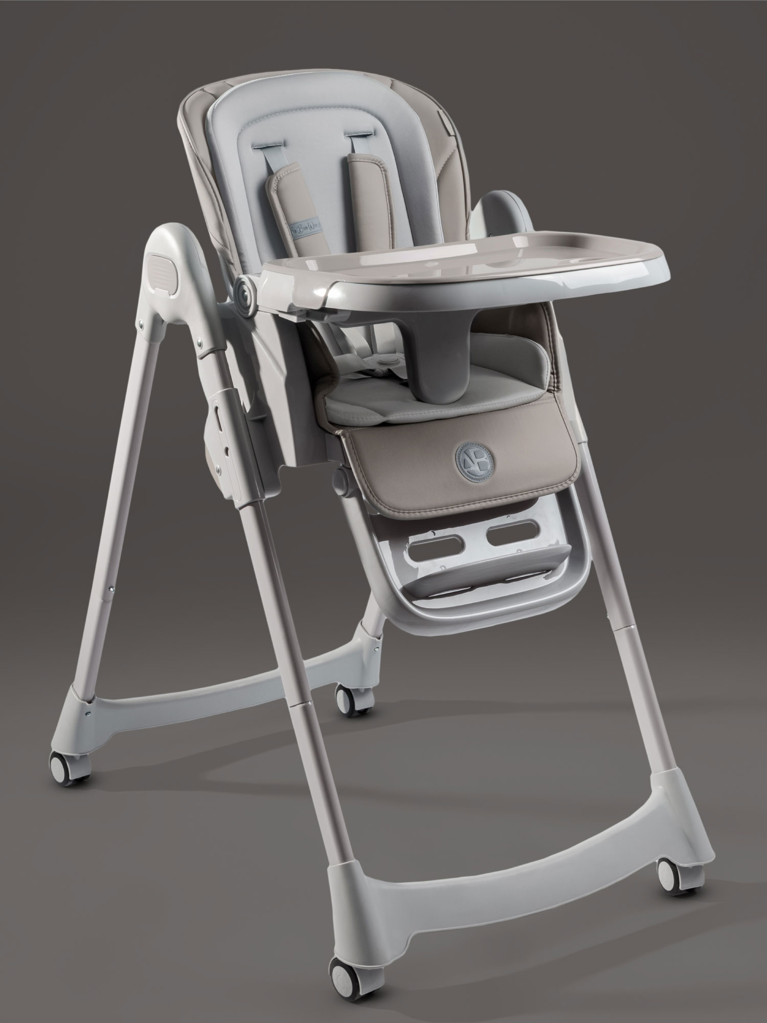 

Стульчик для кормления Amarobaby Yummy молочный