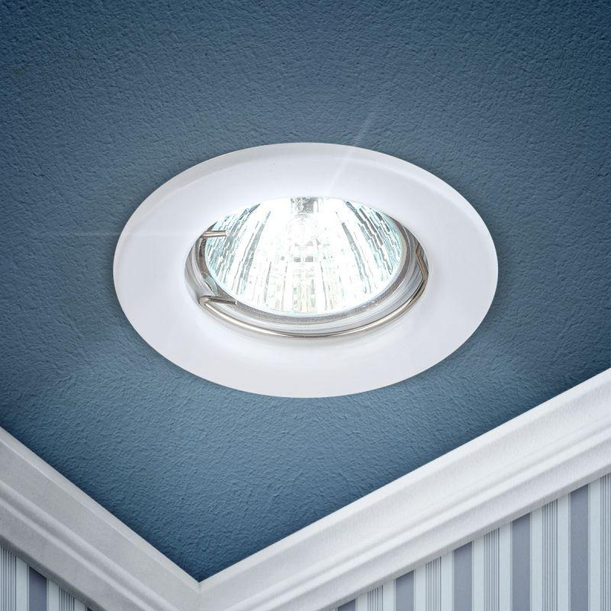 Изображение товара Прожектор светильник точечный ЭРА ST1 WH 50Вт MR16 12В IP20 белый