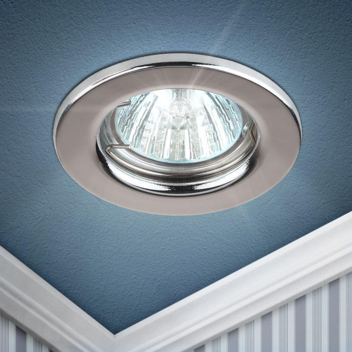 Изображение товара Прожекторы и светильники направленного света ЭРА Светильник точечный ST1 CH 50Вт MR16 12В штампован. хром. ЭРА