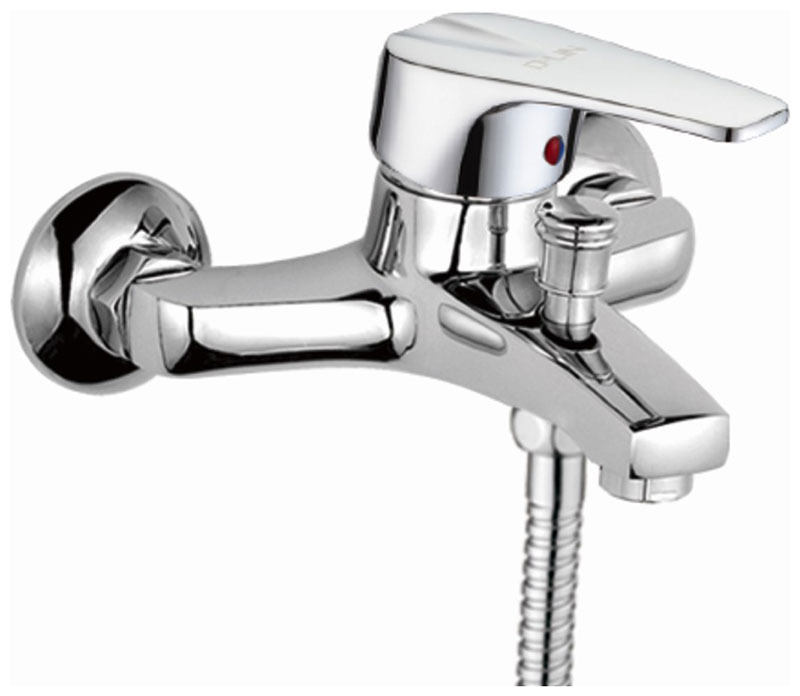 Изображение товара Смеситель для ванны D-Lin D130629 хром с душевым гарнитуром