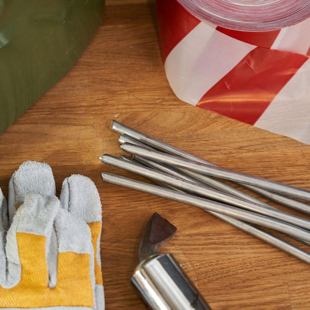 Изображение товара Припой пруток Rexant ПОС-61 d8 мм L400мм 195 г для пайки электроники и медицины