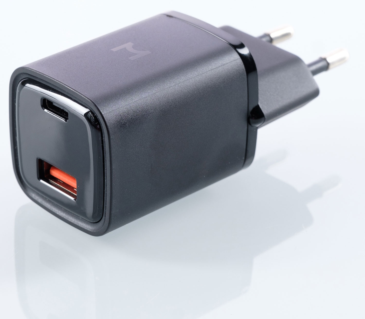 

Сетевое з/у Magssory 33W, для двух устройств, с дисплеем и функцией быстрой зарядки (ACH004 черный)