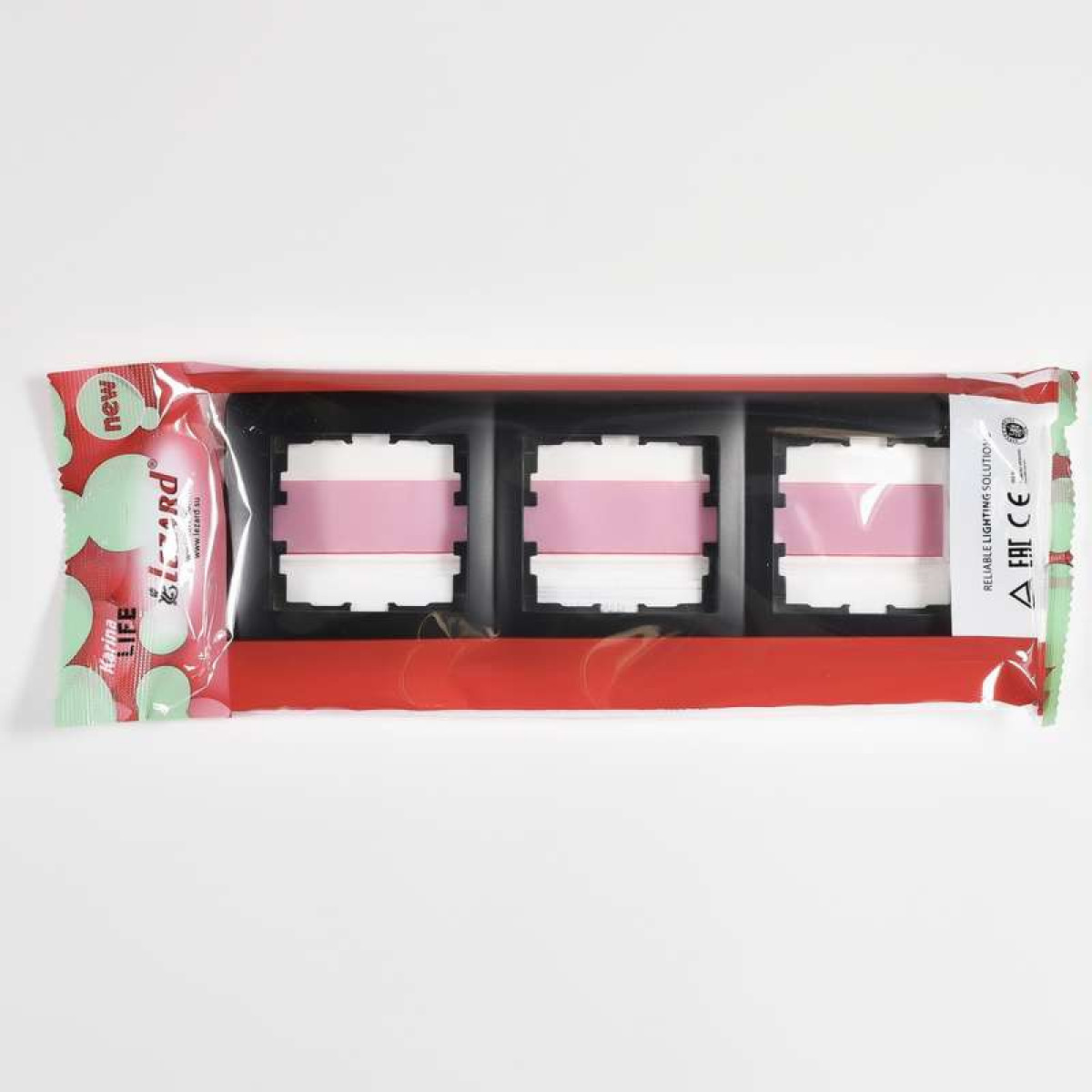 Изображение товара Декоративная рамка для ЭУИ Lezard Karina Life горизонтальная черный бархат