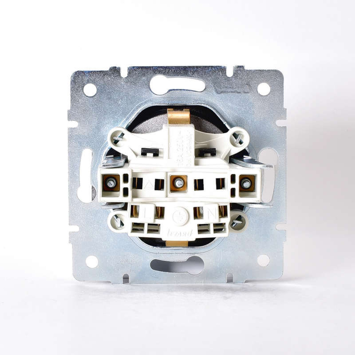 Изображение товара Розетка Lezard Karina 1-м с заземлителем и крышкой черный бархат