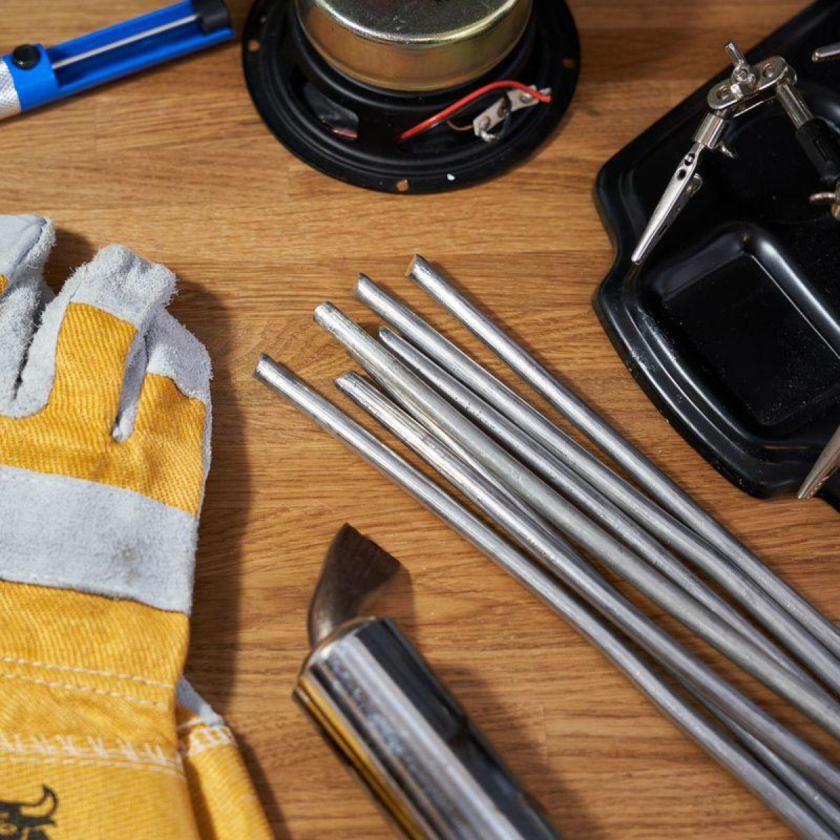 Изображение товара Припой пруток Rexant ПОС-30 d8 мм 40 см 200 г для пайки электроники и автодеталей