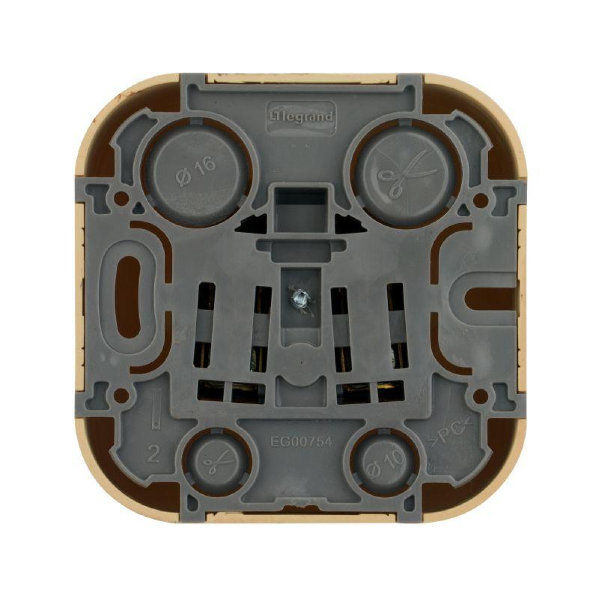 Изображение товара Розетка Legrand Quteo 16А IP20 накладная с защитой шторками Россия