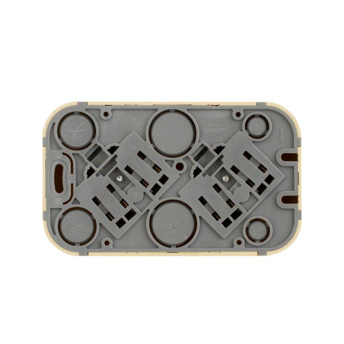 Изображение товара Розетки Legrand Розетка 2-м ОП Quteo 16А IP20 250В 2х2P+E с заземл. защ. шторки дерево Leg