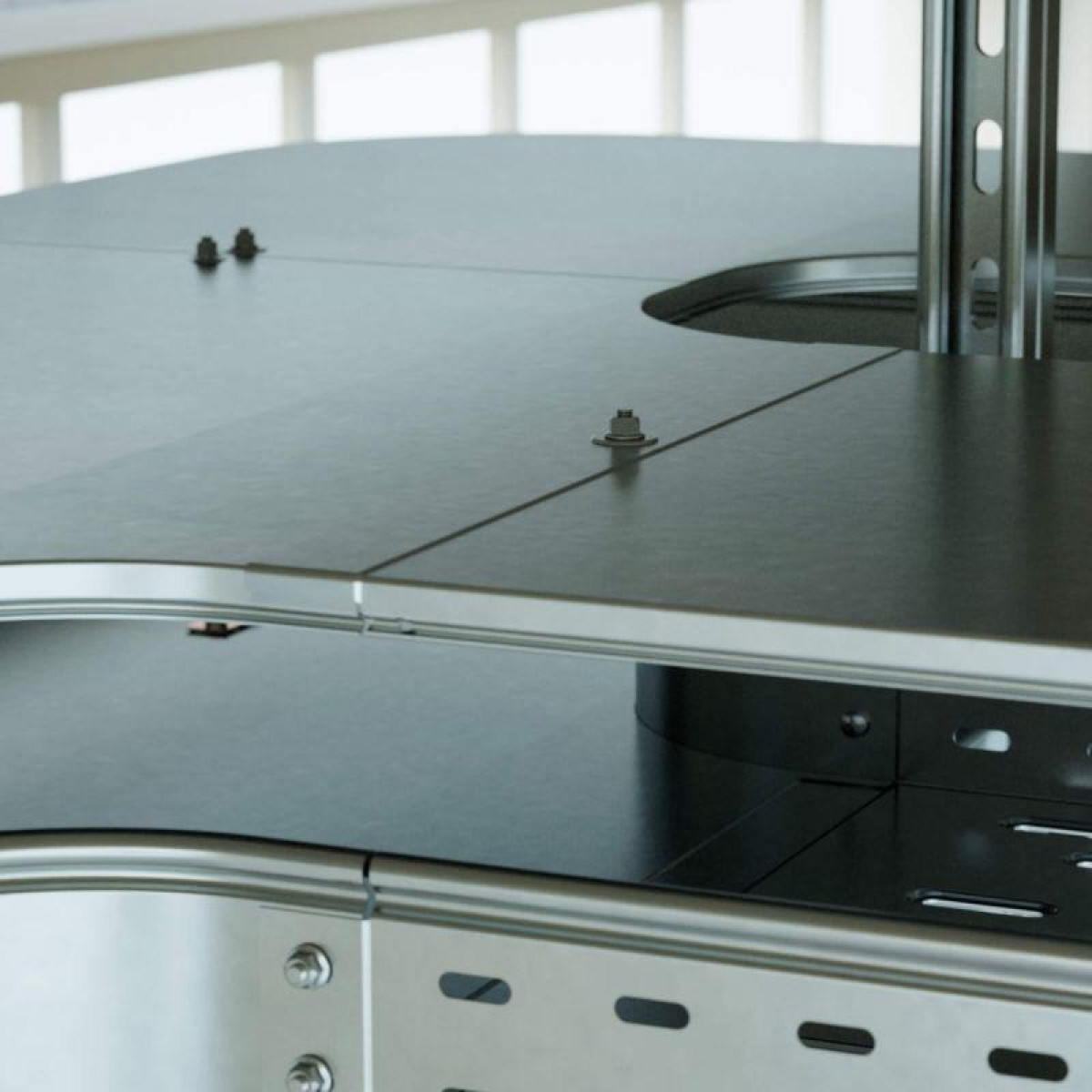 Изображение товара Крышка для лотка осн.400 L3000 сталь 0.6мм с заземлением оцинкованная DKC