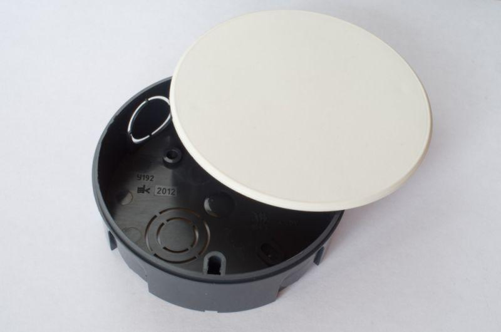 Изображение товара Коробка ответвительная Systeme Electric СП 80х17мм (размер коробки без крышки d71х15мм) SE