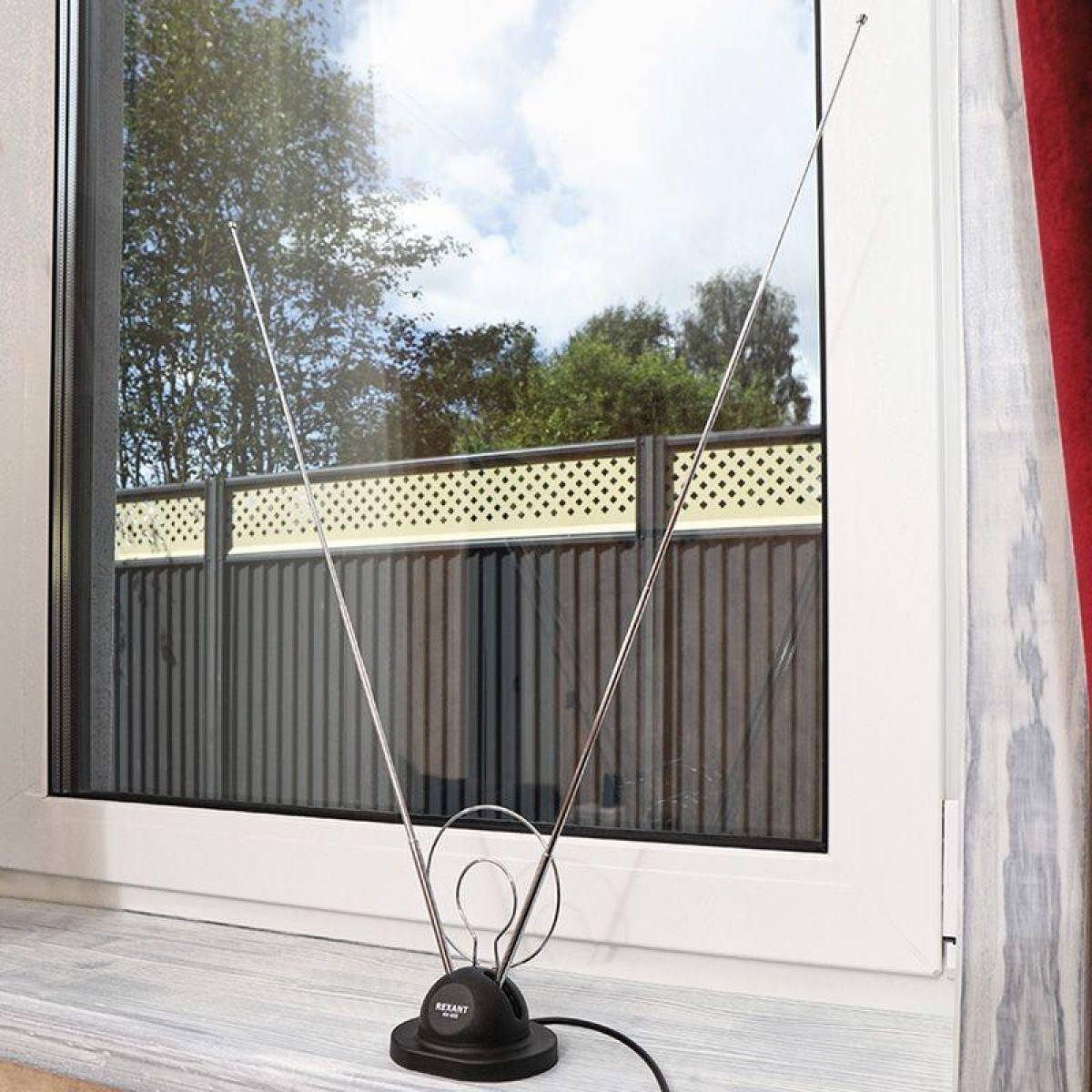 Изображение товара Антенна ТВ комнатная Rexant RX-105 телескопическая, на подставке, с кольцом VHF, UHF 47-860 MHz