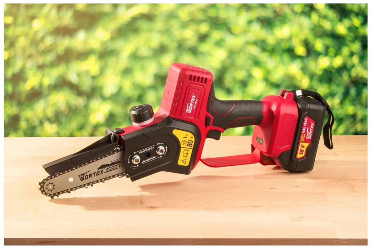 Изображение товара Аккумуляторная мини-пила Wortex CEC 2518 ALL1 (18В, АКБ 4 Ач, З/У, шина 10 см, 1/4 3 мм) (0323167)
