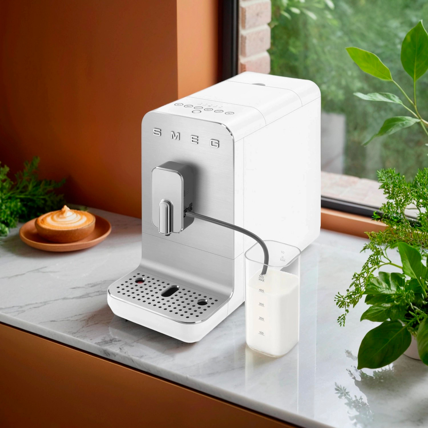 Изображение товара Кофемашина автоматическая Smeg BCC13WHMEU