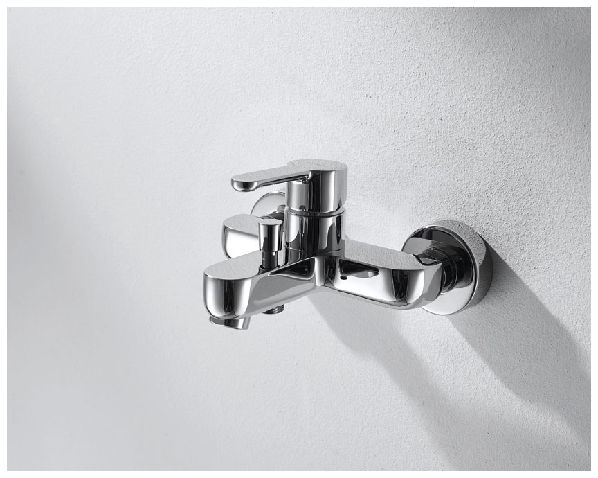 Изображение товара Смеситель для ванны Bravat Stream F63783C-01A хром стеновой керамический механизм