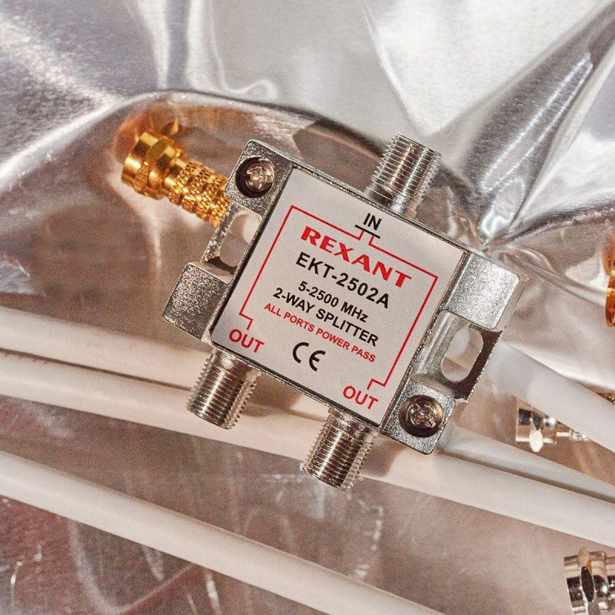 Изображение товара Делитель ТВ Rexant краб х 2 под F разъем 5-2500 МГц спутниковое и кабельное TV