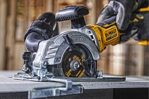 Пила циркулярная DeWalt 18 В, XR (DCS571N-XJ)