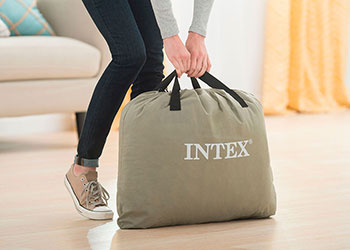 Двуспальная надувная кровать intex с насосом